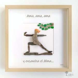 Cuadro de decoración con piedras guijarros madera de deriva cristales del mar hecho a mano en Barcelona la guerrera Yoga Asana El Guerrero
