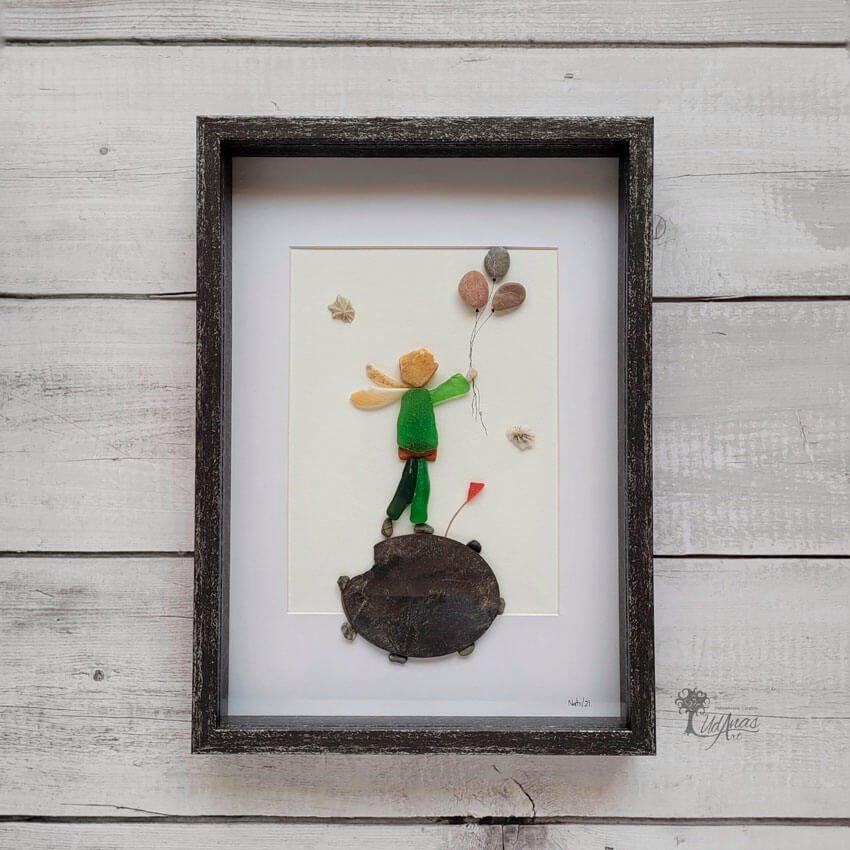 Cuadro con piedras el principito decoración para el hogar con piedras hecho a mano en Barcelona con piedras y cristales de mar UdanasArt