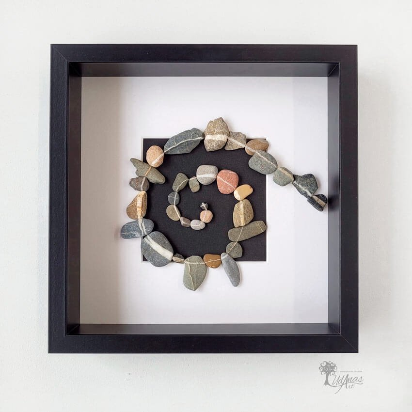 cuadros de decoración con piedras personalizados Espiral de Vida piedras con veta blanca natural enlazadas UdanasAr