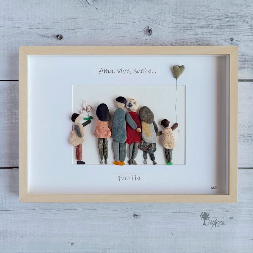 Cuadro de decoración con piedras personalizados hecho a mano en Barcelona con piedras ama, vive y sueña familia UdanasArt
