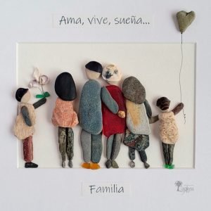 Cuadro de decoración con piedras personalizados hecho a mano en Barcelona con piedras ama, vive y sueña familia UdanasArt