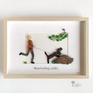 Cuadro con piedras de decoración personalizado hecho a mano en Barcelona con guijarros cristales del mar madera de deriva Mantrailing Vallès UdanasArt