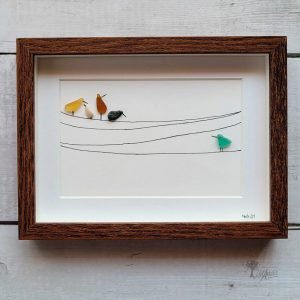 Cuadro con piedras conectados de decoración con cristales de mar hecho a mano en Barcelona Pieza única UdanasArt