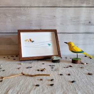 Cuadro con piedras conectados de decoración con cristales de mar hecho a mano en Barcelona Pieza única UdanasArt