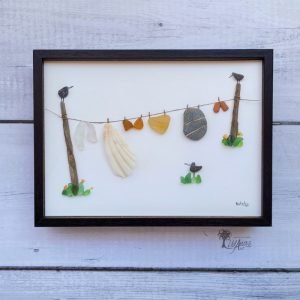 Cuadro con piedras ropa tendida decoración para el hogar hecho a mano en Barcelona UdanasArt