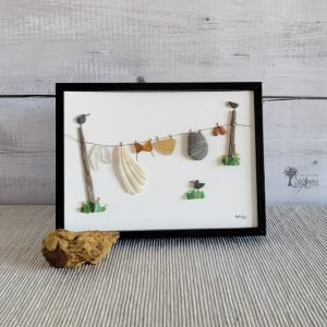 Cuadro con piedras ropa tendida decoración para el hogar hecho a mano en Barcelona UdanasArt pieza única
