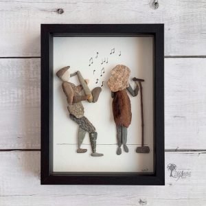 Cuadro con piedras de decoración personalizados hecho a mano en Barcelona con piedras Sax and voice UdanasArt