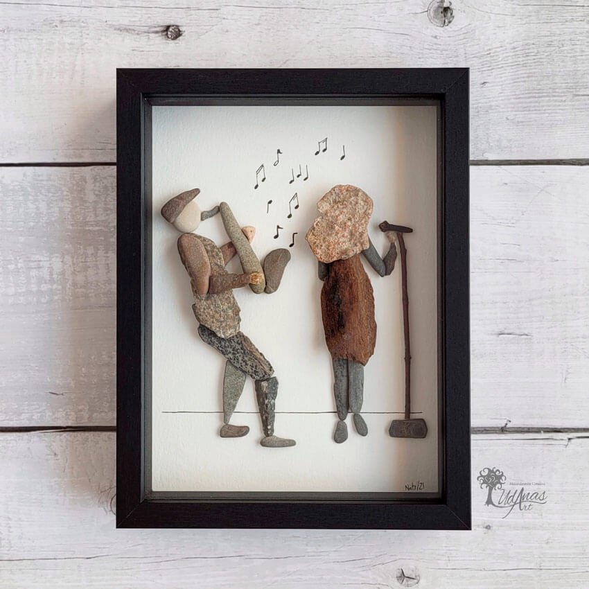 Cuadro con piedras de decoración personalizados hecho a mano en Barcelona con piedras Sax and voice UdanasArt