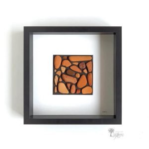 Cuadro con piedras Mirach decoración para hogar u oficina hecho a mano en Barcelona con azulejos del mar Mosaico Abstracto Serie colores Andrómeda Reciclaje creativo UdanasArt