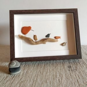 Cuadro con piedras aprendiendo a volar decoración para el hogar con piedras hecho a mano en Barcelona Pieza única UdanasArt