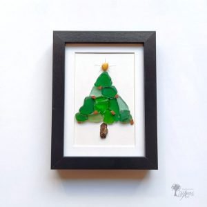 Cuadro de decoración con piedras hecho a mano en Barcelona El árbol de Navidad cristales del mar UdanasArt