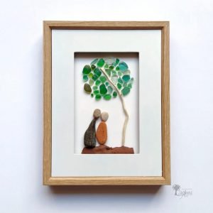 Cuadro con piedras El beso robado decoración para el hogar hecho a mano con guijarros madera de deriva cristales del mar ideal para regalar el día de los enamorados o San Valentín UdanasArt