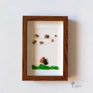 Cuadro con piedras Bird watching decoración con piedras hecho a mano en Barcelona con guijarros cristales del mar UdanasArt