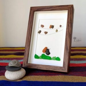 Cuadro con piedras Bird watching decoración con piedras hecho a mano en Barcelona con guijarros cristales del mar UdanasArt