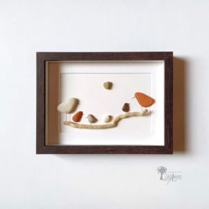 Cuadro con piedras aprendiendo a volar con los abuelos decoración para el hogar con piedras hecho a mano en Barcelona Pieza única UdanasArt