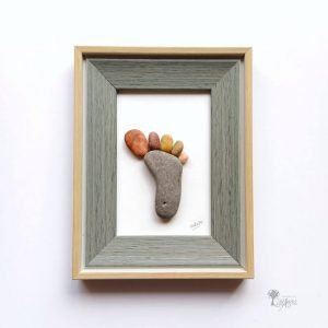 cuadro con piedras mi primer paso decoración hogar hecho a mano en Barcelona con guijarros UdanasArt