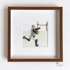 Cuadro de decoración personalizado hecho a mano en Barcelona azulejos madera de deriva piedras guijarros Jugador de Rugby deportes Arte con piedras UdanasArt