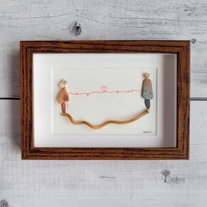 Cuadro con piedras El hilo rojo decoración para el hogar o regalo de San Valentín hecho a mano en Barcelona UdanasArt