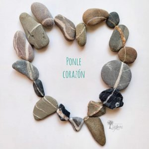 Frase motivadora con piedras Ponle corazón hecho a mano en Barcelona.