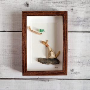 Decoración para el hogar regalo personalizado Cuadro con piedras Alma y su amiga la Toñi piedras madera de deriva cristales del mar UdanasArt