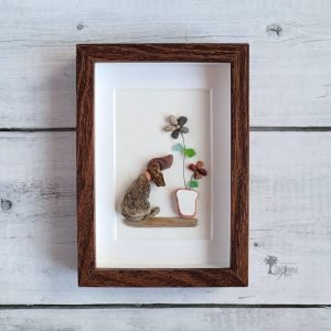 Decoración para el hogar Cuadro con piedras El perro y sus flores UdanasArt