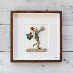 Cuadro con piedras el Repartidor decoración para el hogar hecho a mano con guijarros conchas marinas cristales del mar regalo original UdanasArt