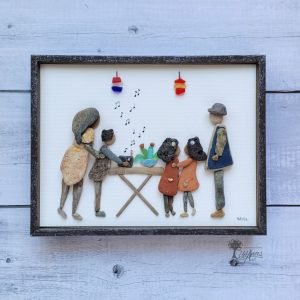 Cuadro con piedras familia musical decoración personalizado hecho a mano con piedras guijarros madera de deriva conchas marinas cristales del mar reciclaje creativo familia en casa con música y plantas UdanasArt