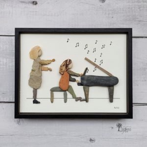 Cuadro con piedras la profesora de piano decoración para el hogar hecho a mano con guijarros piedras madera de deriva ladrillos del mar conchas marinas regalo personalizado UdanasArt