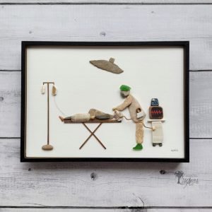 Cuadro con piedras decoración del hogar personalizado hecho a mano en Barcelona con piedras guijarros madera de deriva conchas marinas cristales del mar anestesista durmiendo un paciente arte con piedras UdanasArt