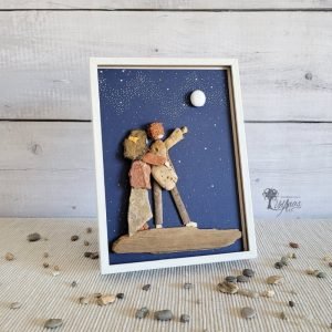 Arte con piedras.Cuadro con piedras Junto a ti hecho a mano en Barcelona Pareja mirando la luna piedras guijarros madera de deriva pieza única UdanasArt