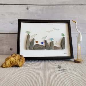 Regalo original Cuadro con piedras Pájaros de mar hecho a mano en Barcelona piedras y cristales del mar Decoración playera Pieza única UdanasArt