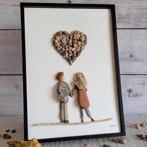 Cuadro con piedras que vivan los novios ideal como regalo de bodas hecho a mano en Barcelona pieza única UdanasArt decoración original