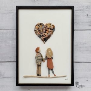 Cuadro con piedras que vivan los novios ideal como regalo de bodas hecho a mano en Barcelona pieza única UdanasArt