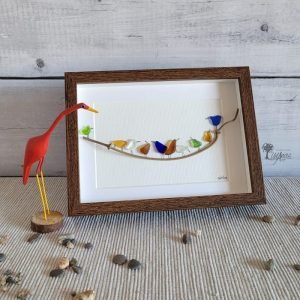 decoración hogar cuadro con piedras reunión de vecinos hecho a mano en Barcelona con cristales del mar y madera de deriva Pieza única UdanasArt