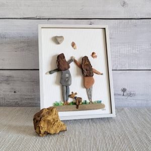 Regalo original Cuadro con piedras Carpe Diem de decoración para el hogar personalizado hecho a mano en Barcelona con guijarros piedras madera de deriva UdanasArt