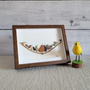 Regalo original Cuadro con piedras Pájaros gordos está hecho a mano en Barcelona con piedras guijarros ramita seca Pieza única UdanasArt