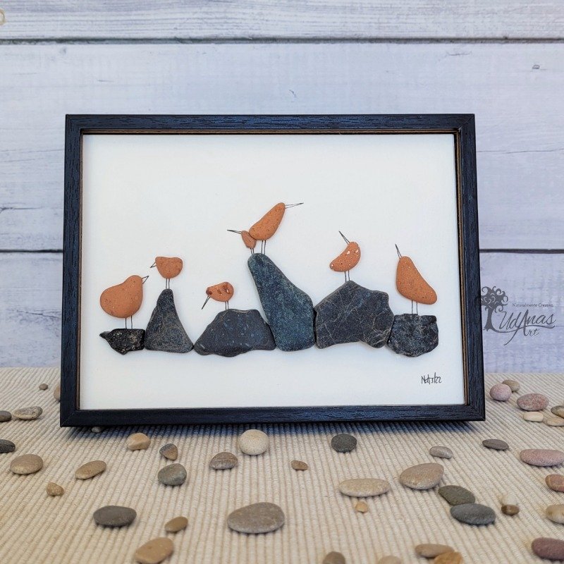 Regalo original Decoración para el hogar Cuadro con piedras Pájaros rojos hecho a mano en Barcelona piedras negras y ladrillos rojos Pieza única UdanasArt