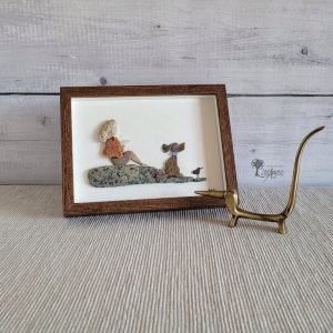 Regalo original Cuadro con piedras tardes de lectura decoración hogar hecho a mano con piedras conchas pieza única UdanasArt